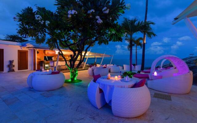 The Dinky Rock, Lounge Beach Club & Spa Hotel