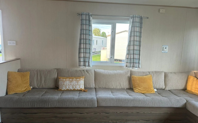 2br-sleeps6-wifi-freeparking-holidaypark