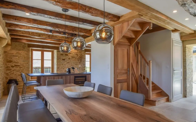 Hilltop Cottage With Pool