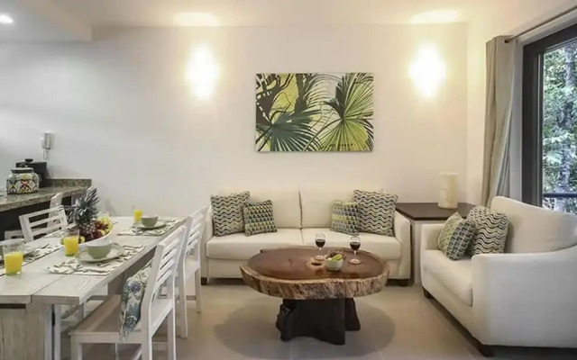 HIRA M4 Sea style Condo by Gate48