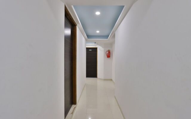 Capital O 15229 Hotel Radhe Residency