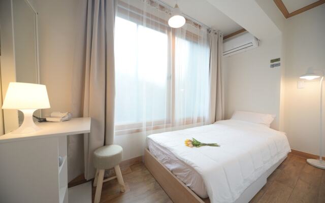 Season Helloworld House - Hostel