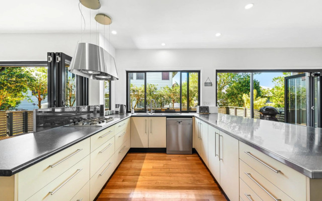 Mudjimba Shores-Coastal Bliss for Families & Dogs