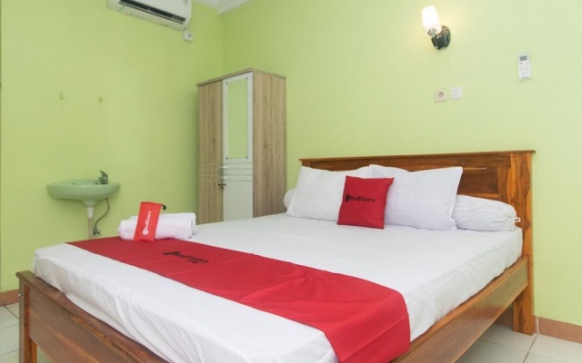RedDoorz @ Frans Seda Kupang – Guest Rooms – Kupang
