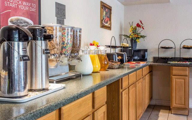 Econo Lodge & Suites Southern Pines - Pinehurst