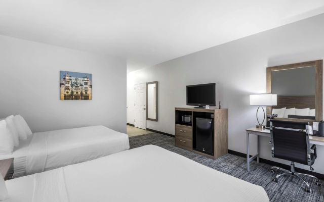 Best Western Plus MidAmerica Hotel