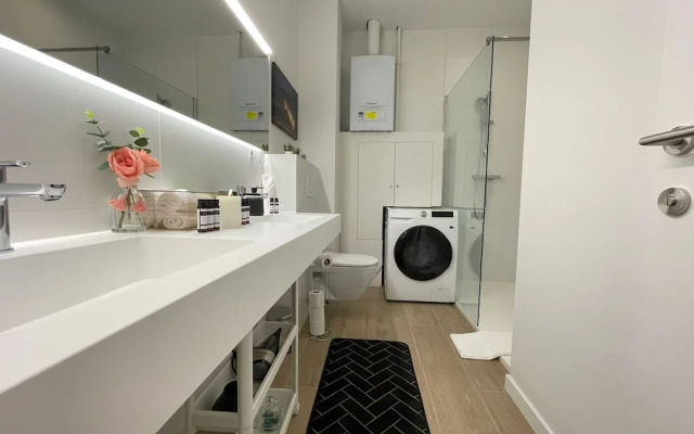 One Lux Stay Near Antwerp Central - 3 Bedroom 1.5 Bathroom