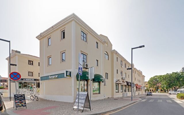 Vilamoura Central 1 by Homing