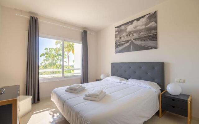 2237-Modern apt with private beach