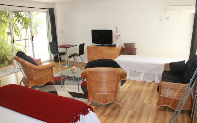 Salamander Beach Accommodation Adults Only