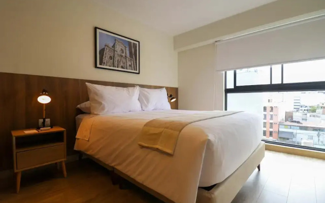 w Grandiose 2BR w Great Balcony in Miraflores