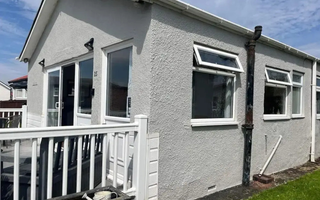 Seasideescape-2br-sleeps4-parking-petsok-fireplace