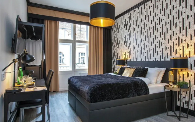 Golden Prague Rooms