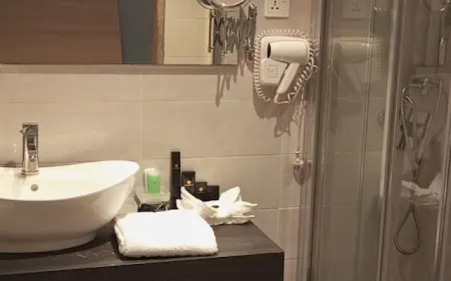 Platinum Cocotiers Hotel