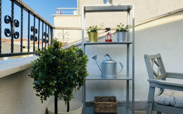 Missafir Exquisite Flat With Terrace in Nisantasi