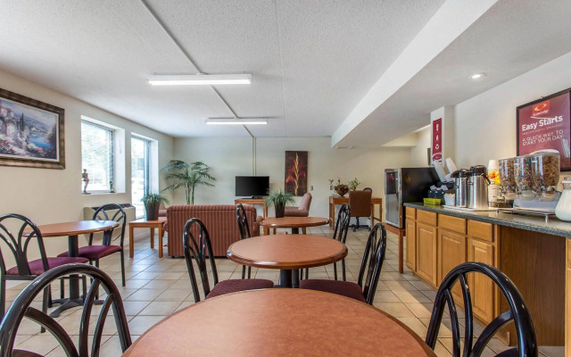 Econo Lodge & Suites Southern Pines - Pinehurst