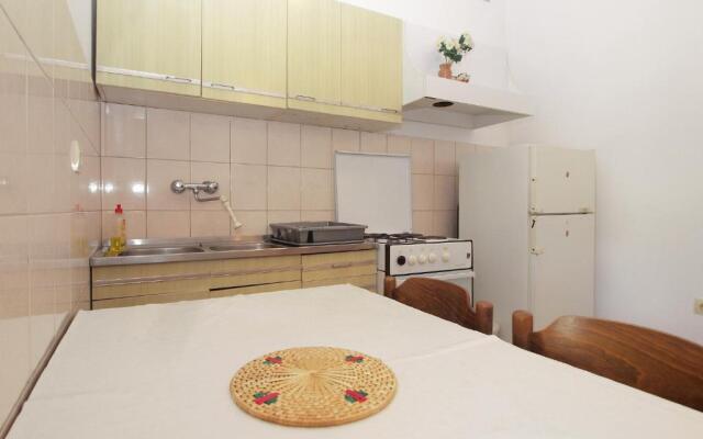 Apartment 695