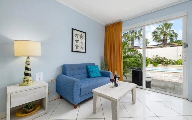 Poolside 1-bed Near Palm Beach