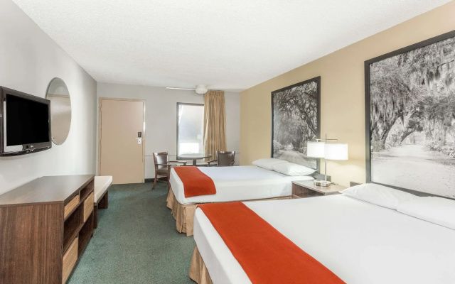 Super 8 By Wyndham Adel