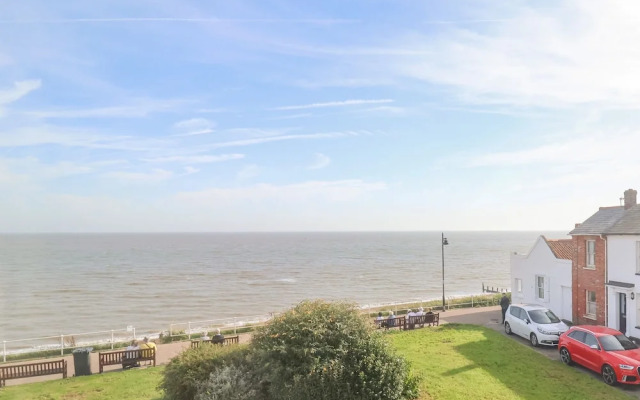 Astondene, East Cliff
