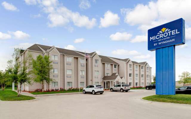 Microtel Inn & Suites by Wyndham Bellevue/Omaha