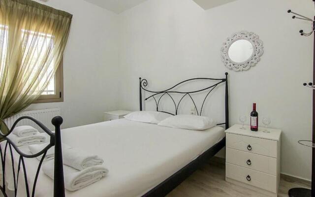 Hersonissos Modern One Bedroom Apartment Beachside