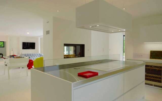 House ZYX