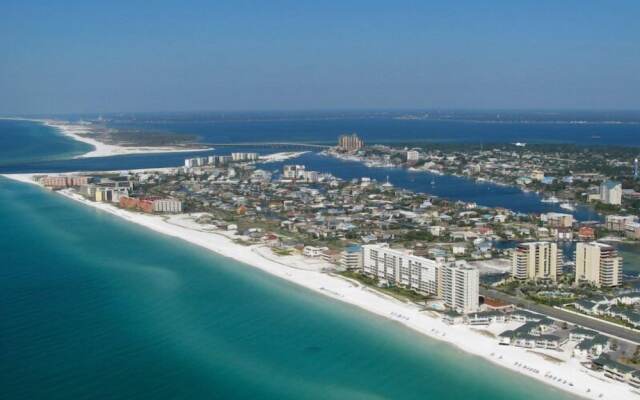 418 Linkside Drive 4 Bedroom Home by RedAwning