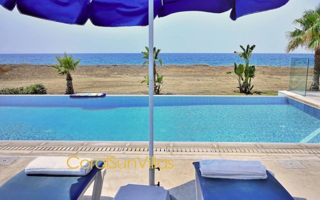 "blue - Beach Front Spectacular Villa Sleeps 10"