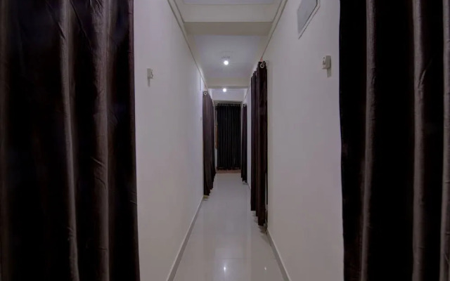 OYO 15589 Hotel Kamdhenu