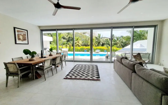 Mama Taras Luxury Villa