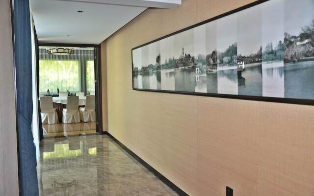 Slender West Lake Hot Spring Resort