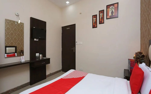 Hotel Amara by OYO Rooms