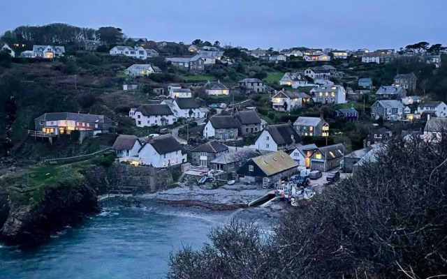 Cadgwith Cove Inn
