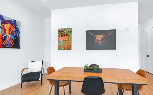 Pure Texas Poolside Oasis Steps to Entertainment