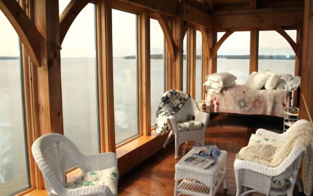 Lighthouse Point Estate - Two Bedroom Home