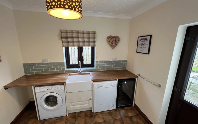 4 Bedroom Detached Farmhouse Mountain Views