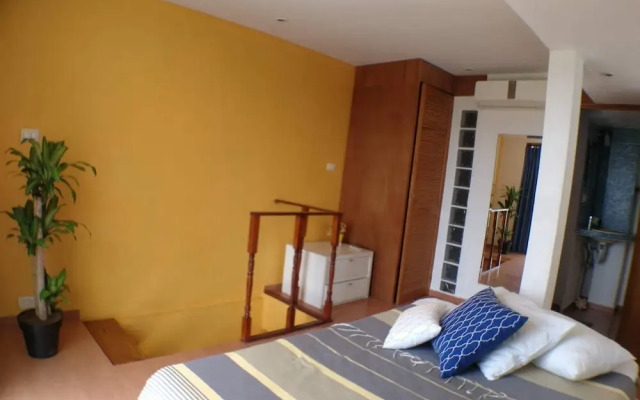 Yellow Submarine Sea View