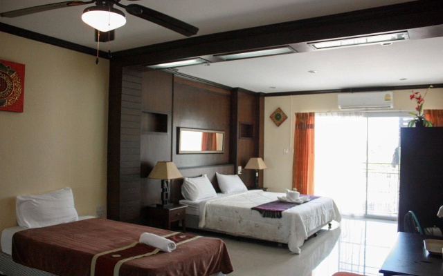 七岩巴黎式旅馆(Cha am Paris Style Guest House) – Guest Rooms – Cha-am