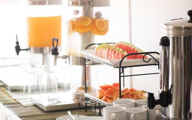 Holiday Suites Business District (Empire Suites Hotel)