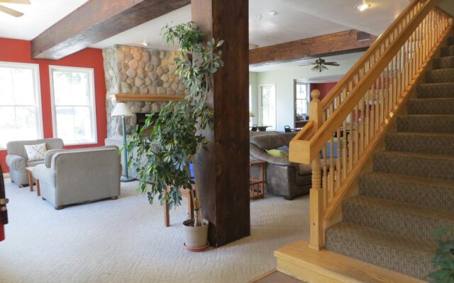 Crested Butte Lodge and Hostel
