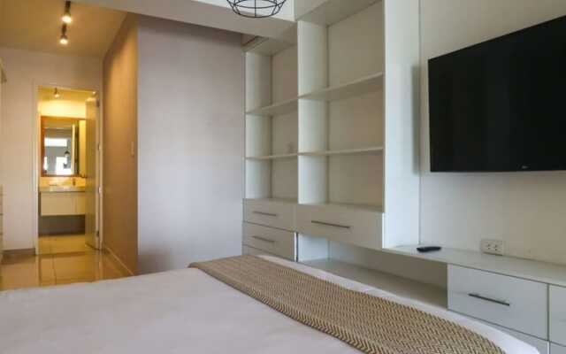 w Beautiful 1BR With Balcony in Miraflores