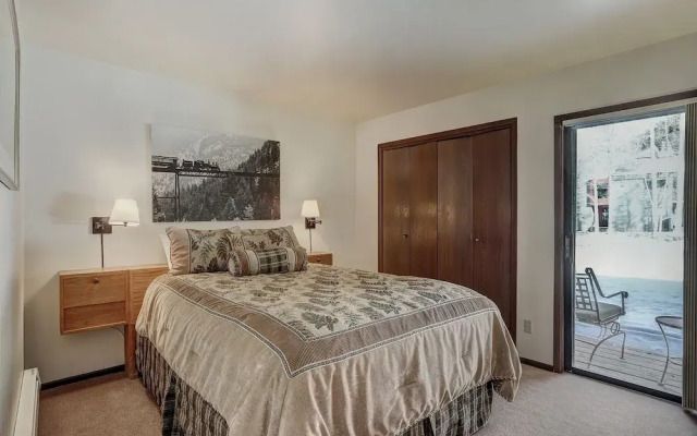 1125 Flying Dutchman 1 Bedroom Condo by RedAwning