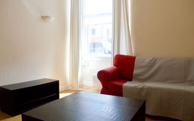 1 Bedroom Flat In Roseburn