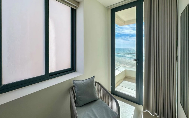 Paradise Found Luxe 2BR Condo in Iconic Location