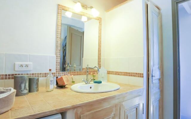 Lovely Villa in Buisson With Private Swimming Pool