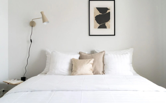 New stylish 1br in the heart of the city