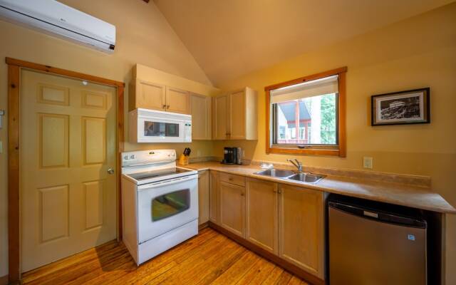 Halcyon Hot Springs Resort