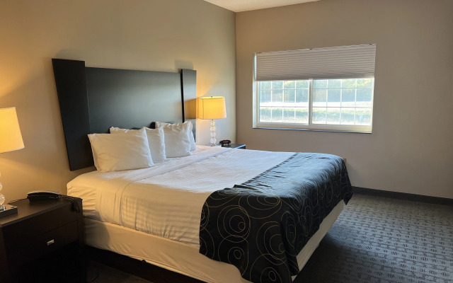 Okoboji Inn & Suites