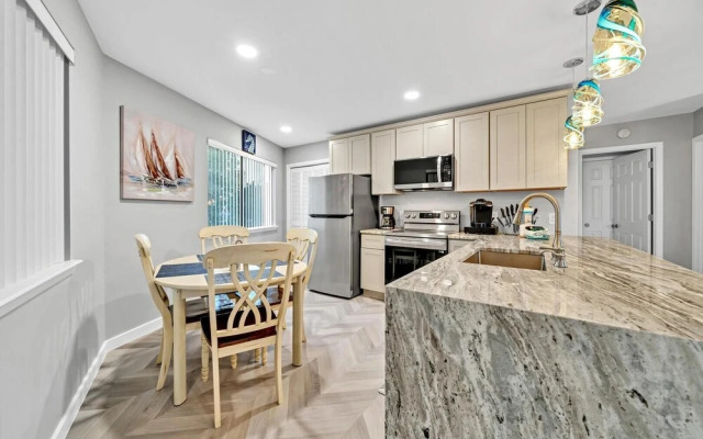 Crystal Village II, Unit 6B